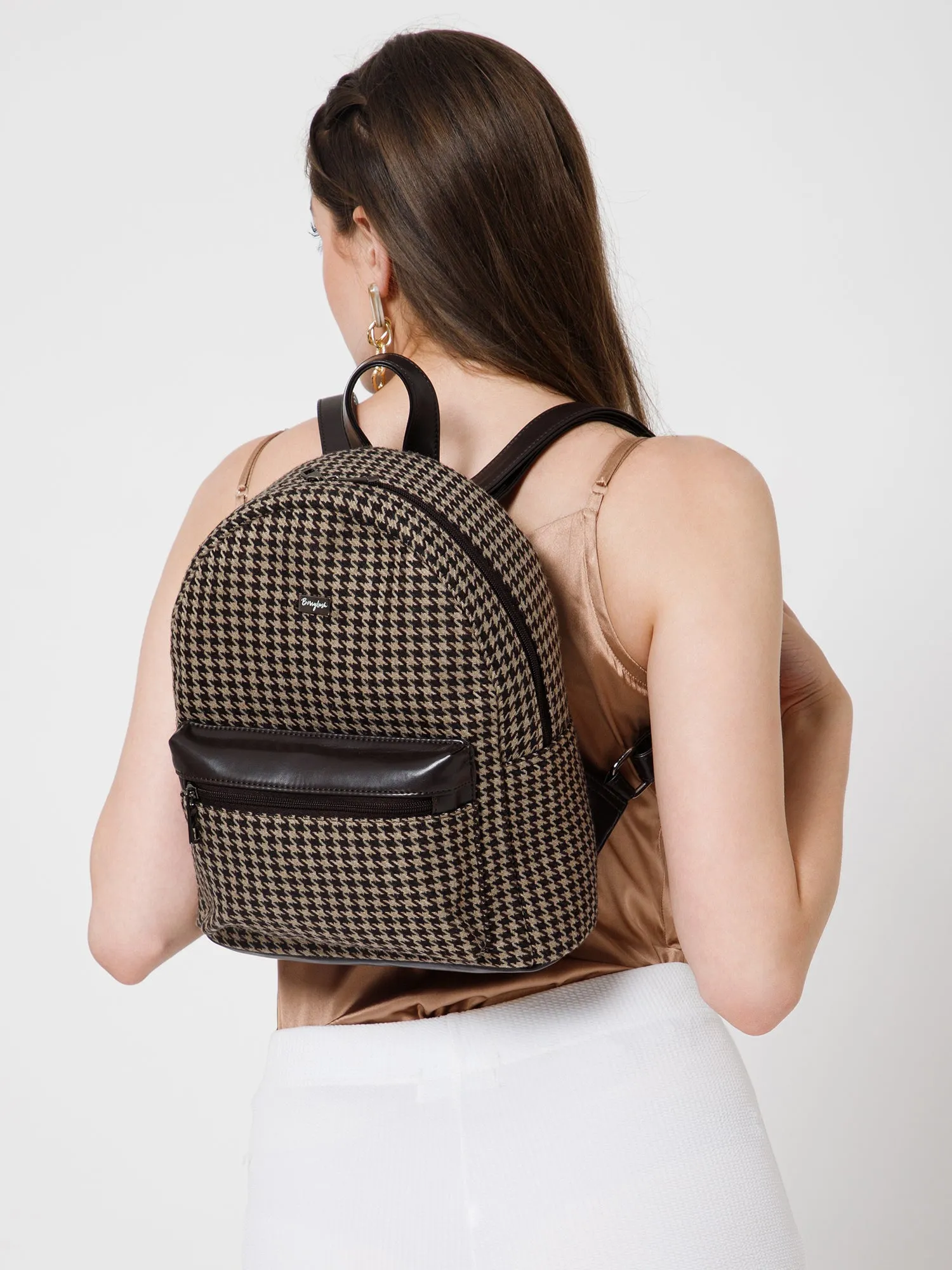 Berrylush Women Brown & White Houndstooth Printed Fabric Zipper-Up Regular Shoulder Backpack