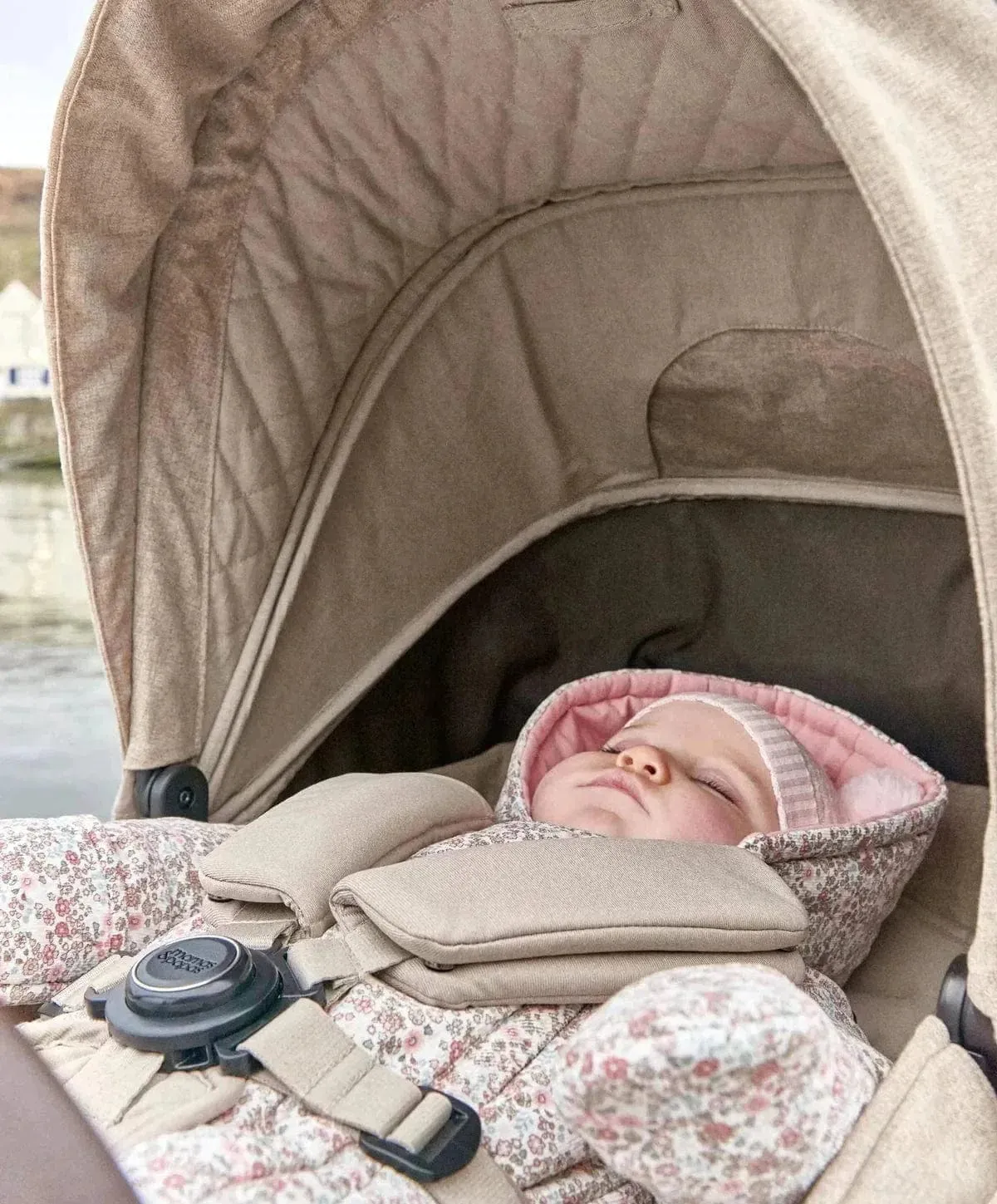 Mamas & Papas Strada Cabriofix i-Size Travel System - Pebble