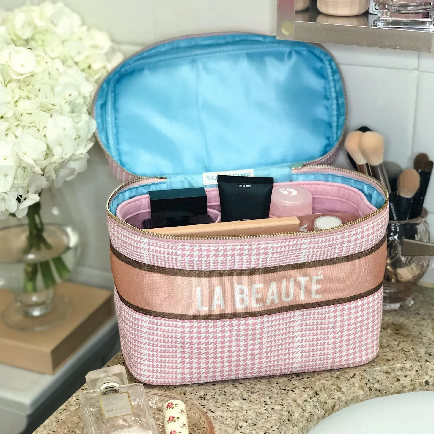 Stylish Sojourne Luggage La Beauté Makeup Case - Elegant and Spacious Travel Cosmetic Organizer