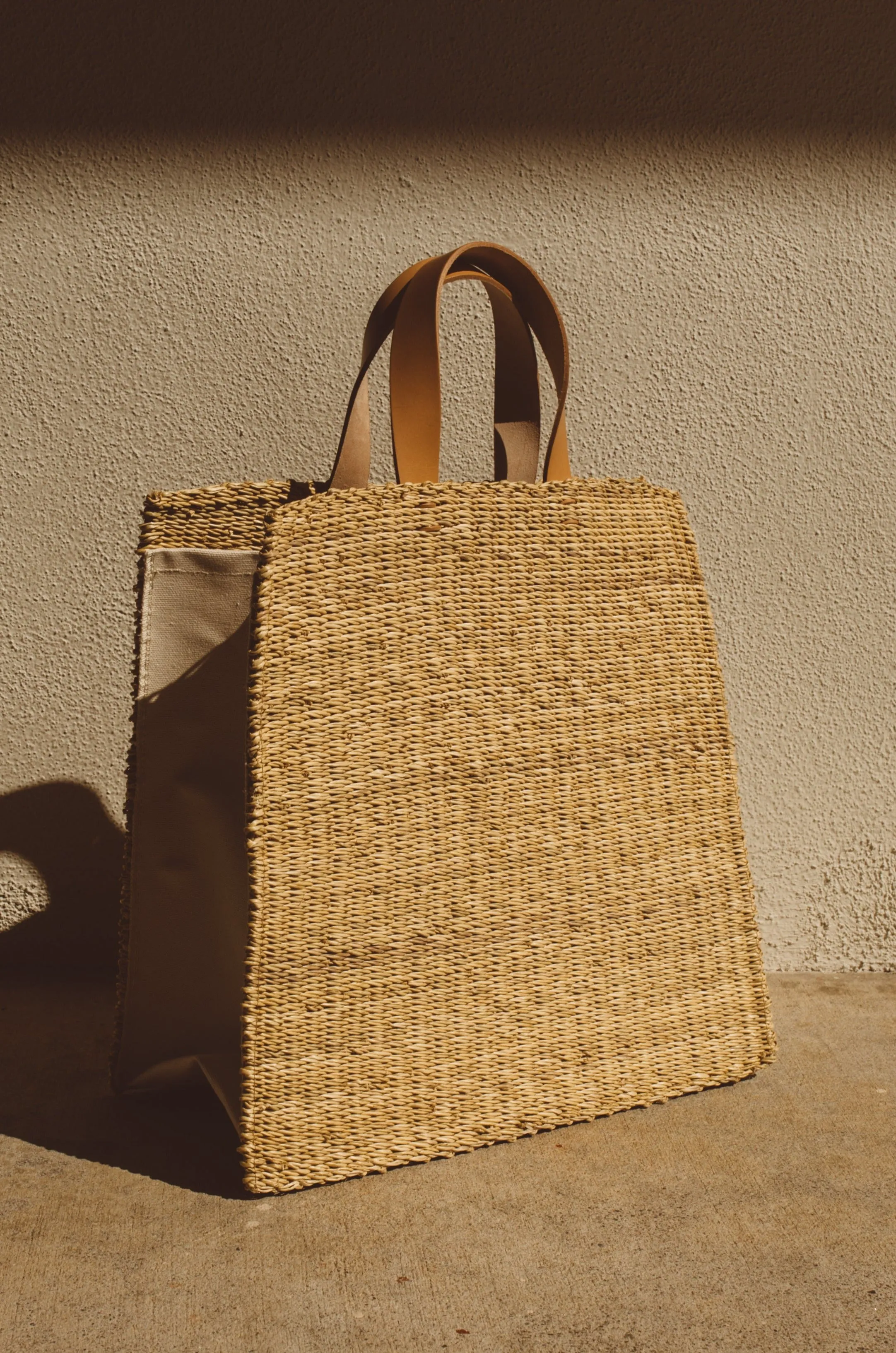 VLAD TOTE IN STRAW